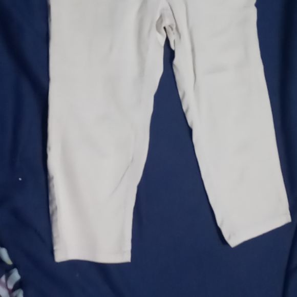 capris - Picture 2 of 3